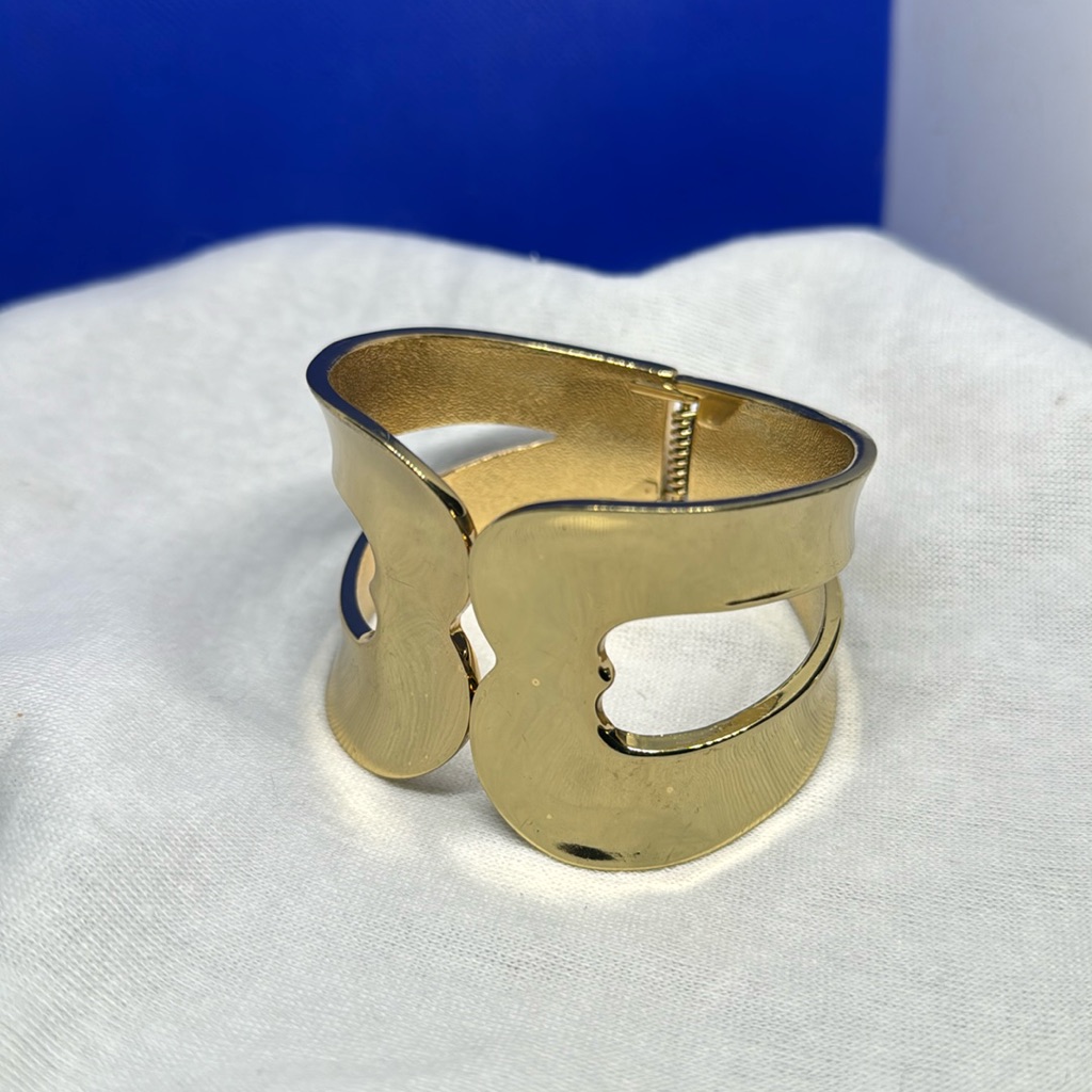 Vintage Goldplated Cuff Bracelet Vintage Goldplated Cuff Bracelet
